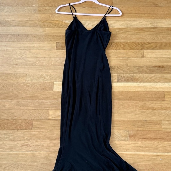 x REVOLVE Slip Fishtail Dress in Black
Norma Kamali size small - Picture 7 of 16